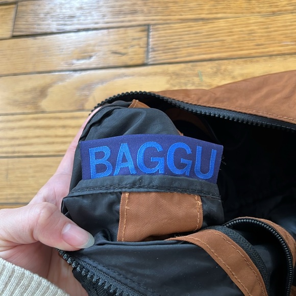 BAGGU Medium Crescent Bag in Brown - Picture 3 of 3